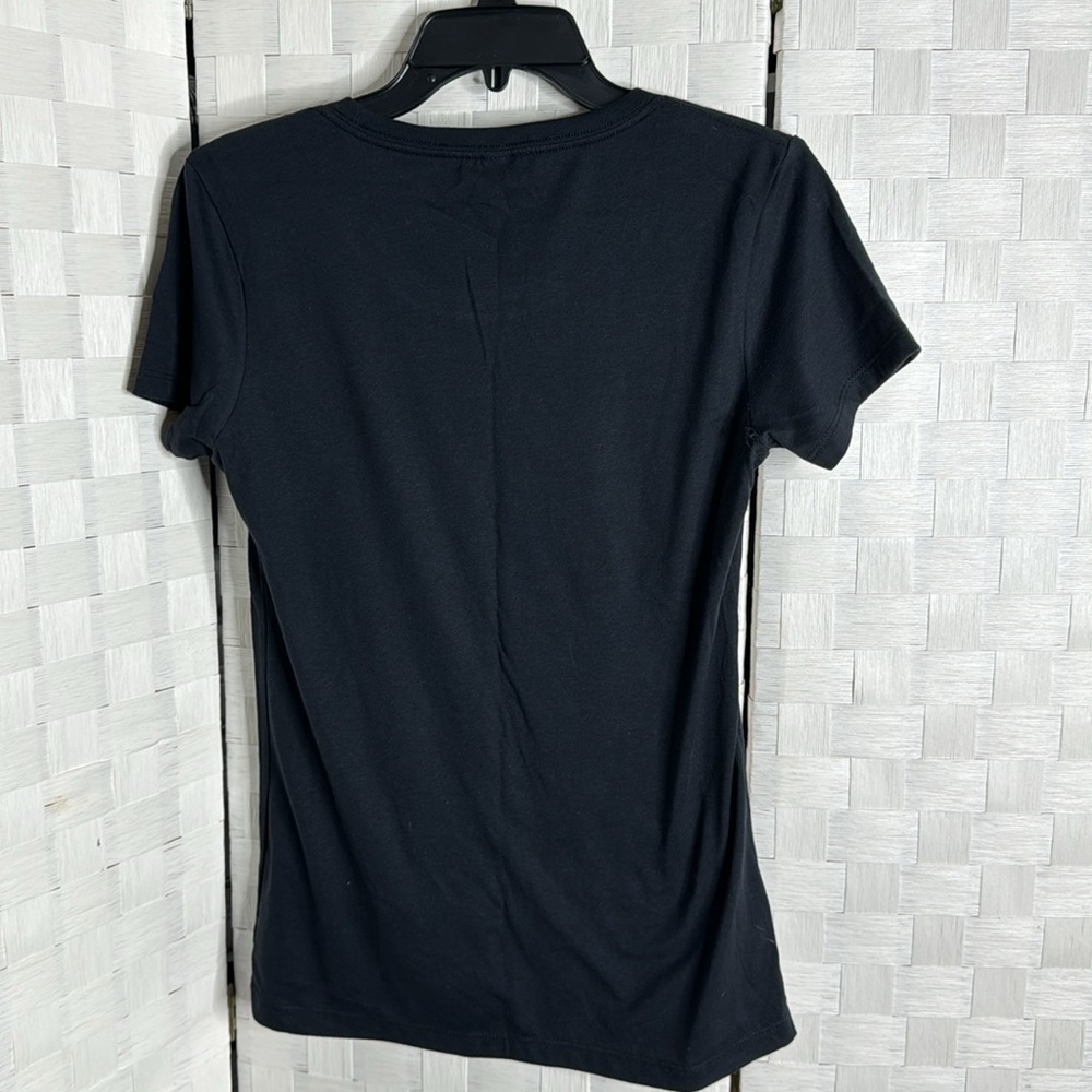 Women’s size large, black T-shirt, Nike heart - Picture 4 of 5